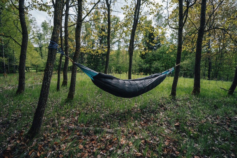 Patizon spacák Multi Quilt 250 M, čierna/červená