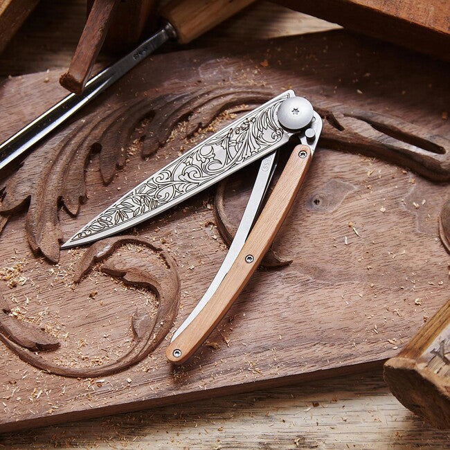 Deejo zatvárací nôž Tattoo Art nouveau juniper wood