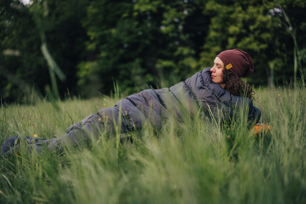 Patizon spacák Multi Quilt 250 M, čierna/červená