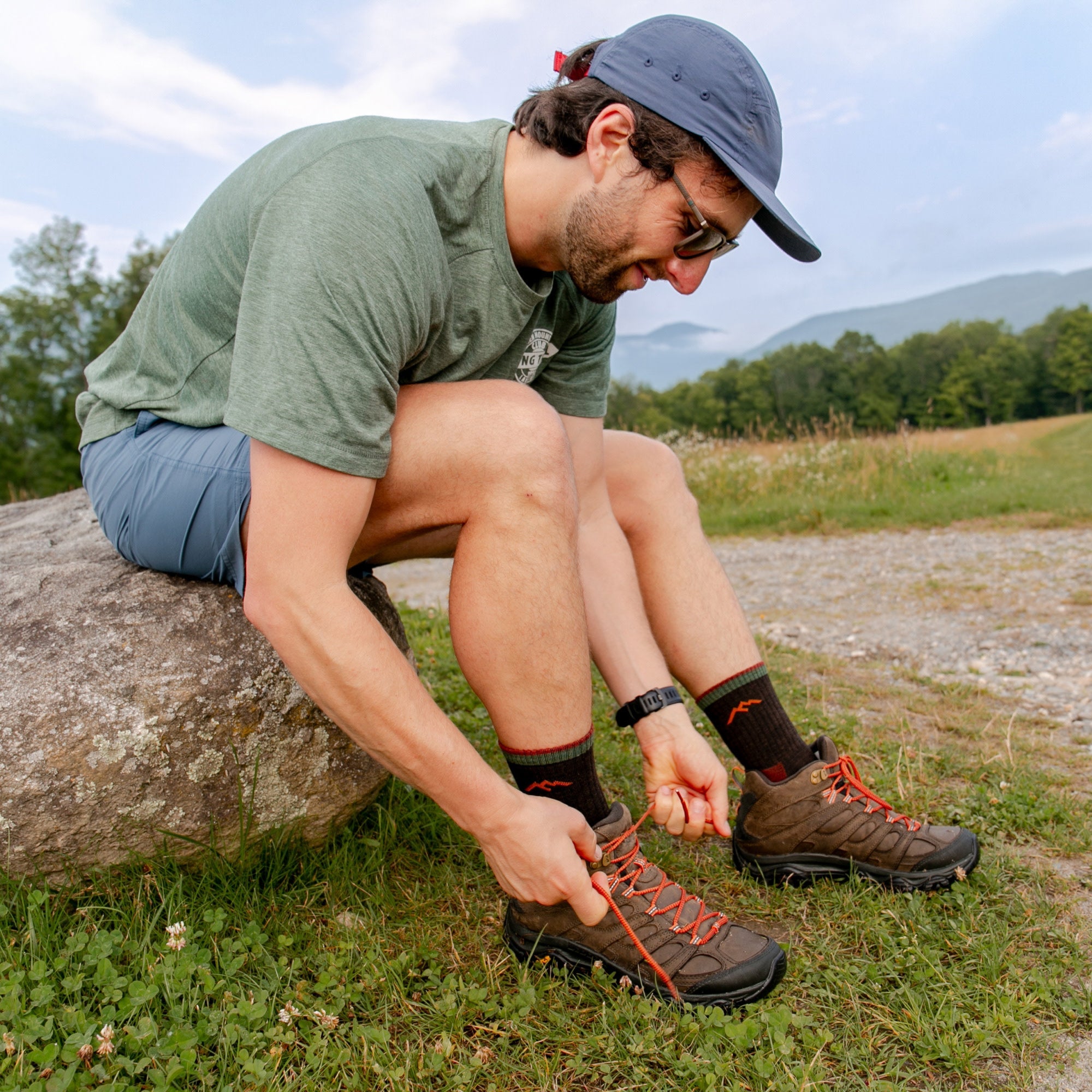 Darn Tough Hiker Micro Crew κάλτσες πεζοπορίας με επένδυση, Walnut