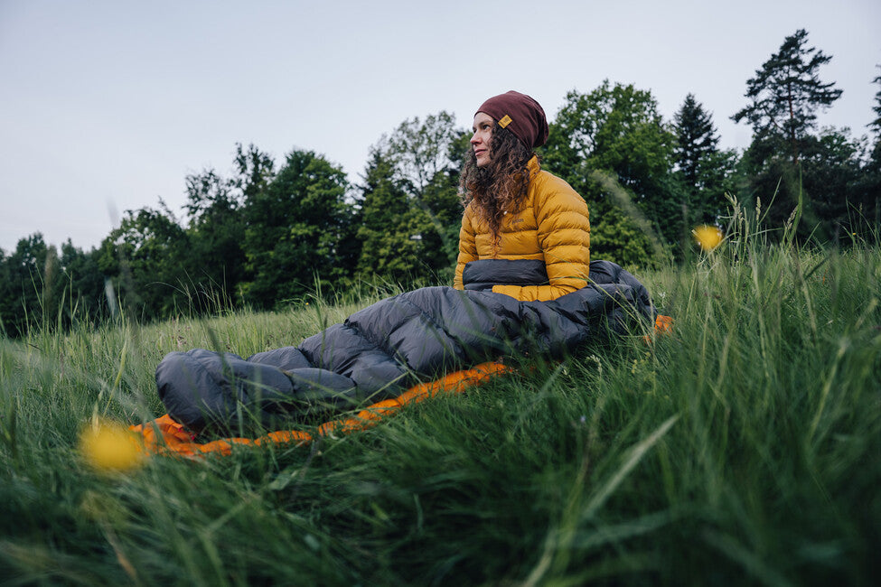 Patizon spacák Multi Quilt 250 M, čierna/červená