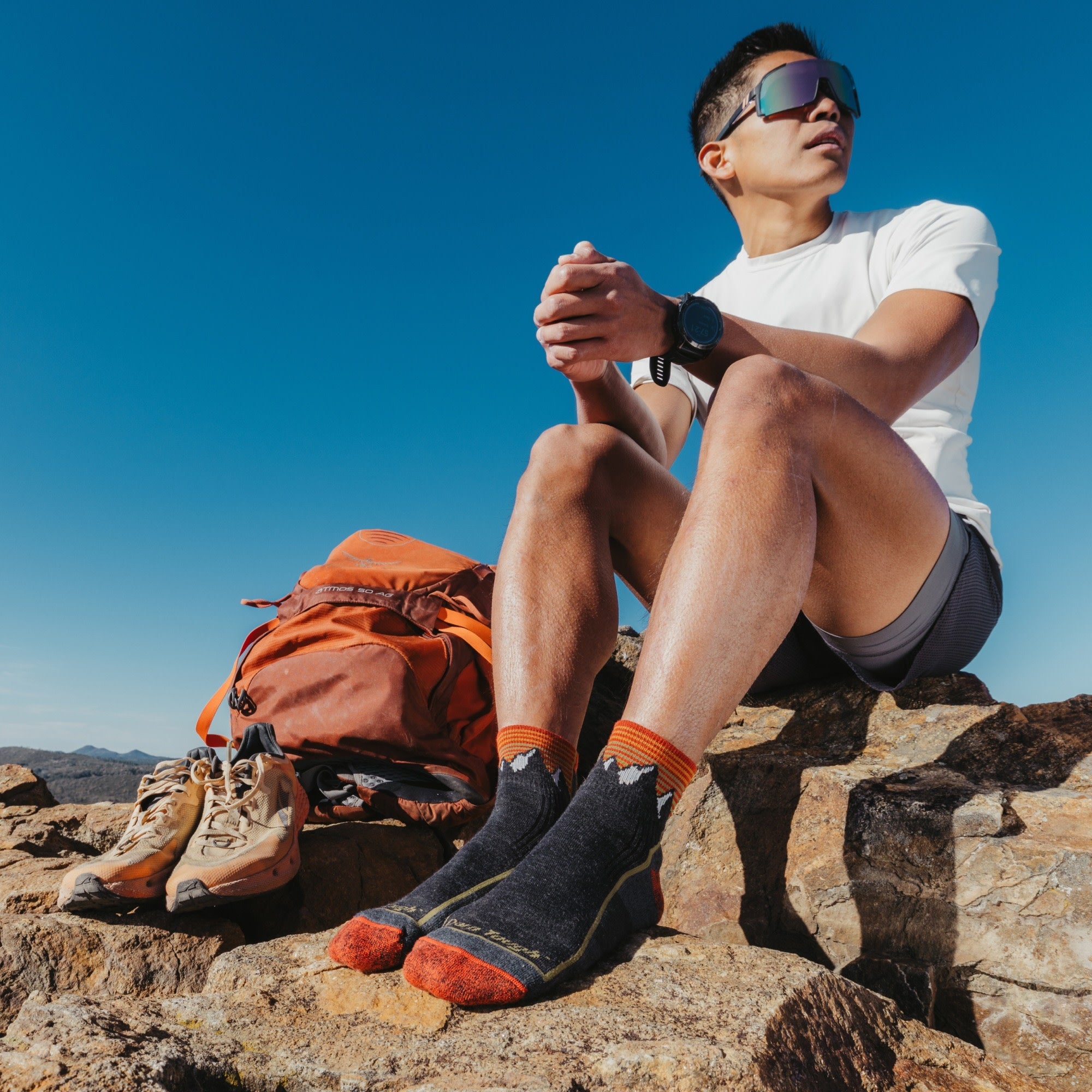Darn Tough Hiker 1/4 hiking socks with cushioning, Mountain Gray