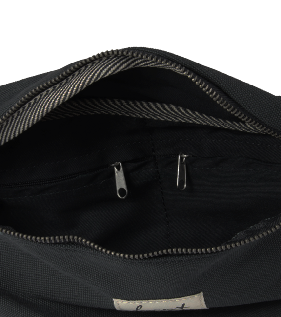 Forvert Caspar Shoulder Bag 4L, Black