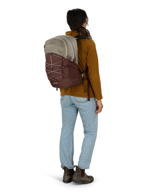 Osprey Quasar 28 City Backpack, Sawdust Tan/Raisin Red