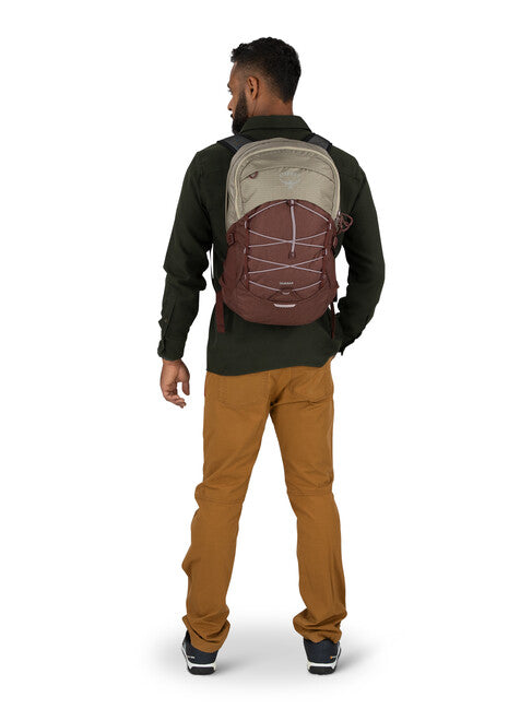 Osprey Quasar 28 City Backpack, Sawdust Tan/Raisin Red