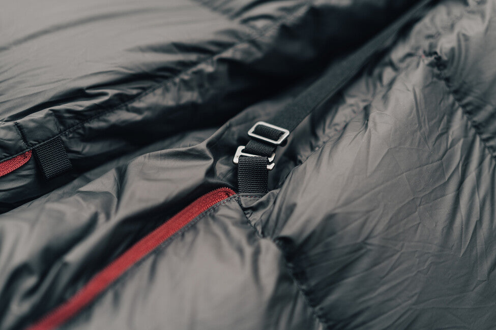 Patizon spacák Multi Quilt 250 M, čierna/červená