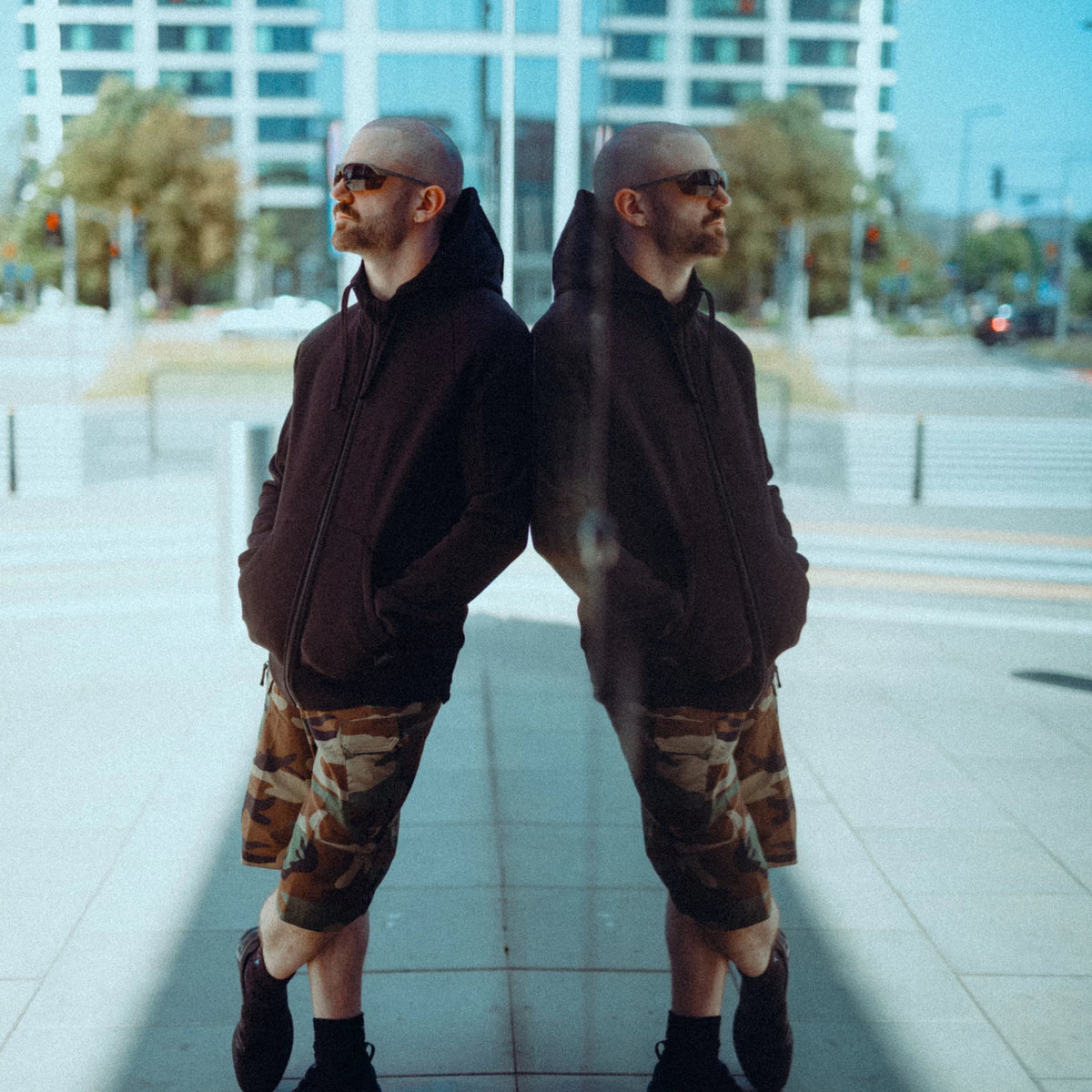 Helikon-Tex URBAN TACTICAL HOODIE mikina (FullZip), čierna – v použití 3