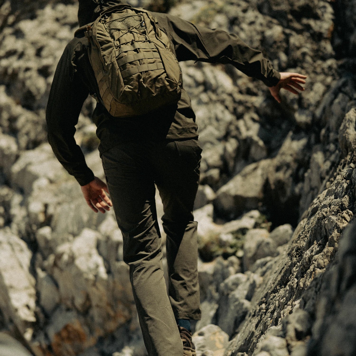 Helikon-Tex EDC batoh Cordura, čierny – v použití 1