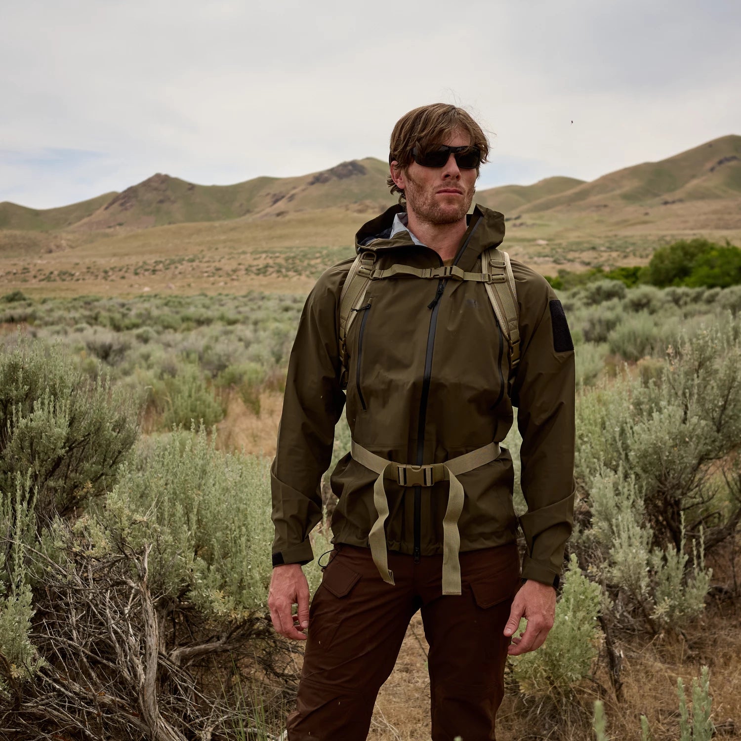 Helikon-Tex Outdoor Tactical nohavice taktické, khaki – v použití 2