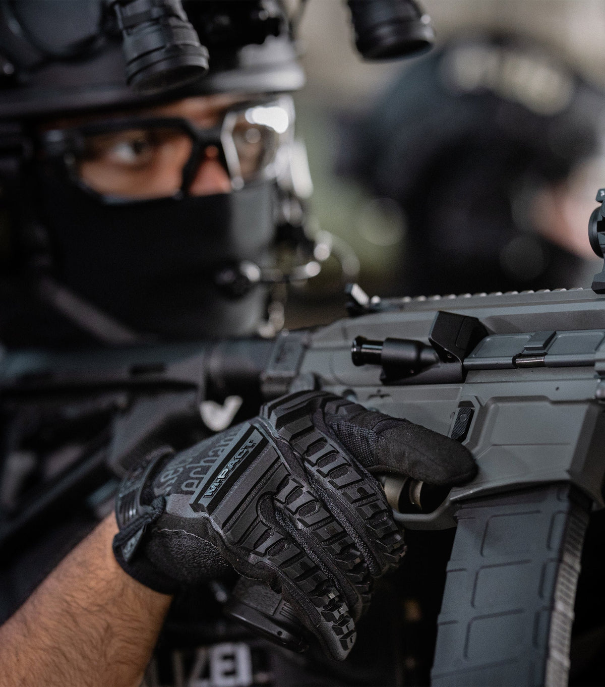 Mechanix Wear M-Pact rokavice proti udarcem, črne