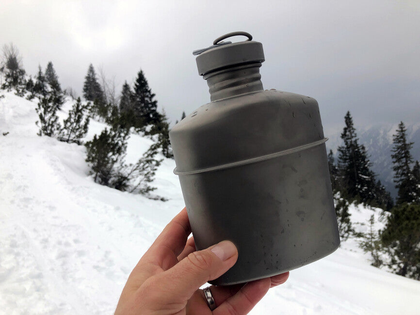 Origin Outdoors Canteen Origin Outdoors Titánová čutora s karabínou a taškou na prenášanie 1 l