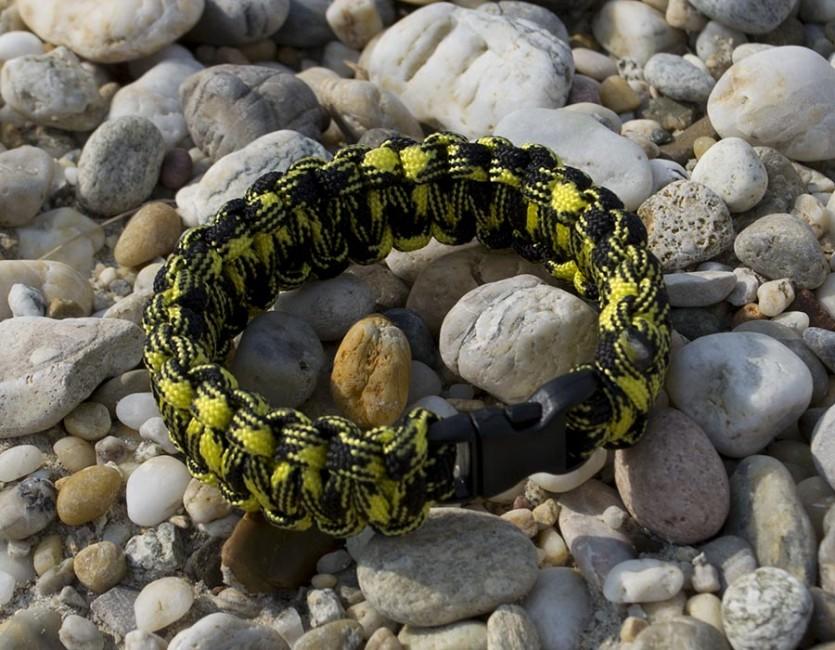 O&T Paracord Bracelet Yellow-Black Plastic Clasp
