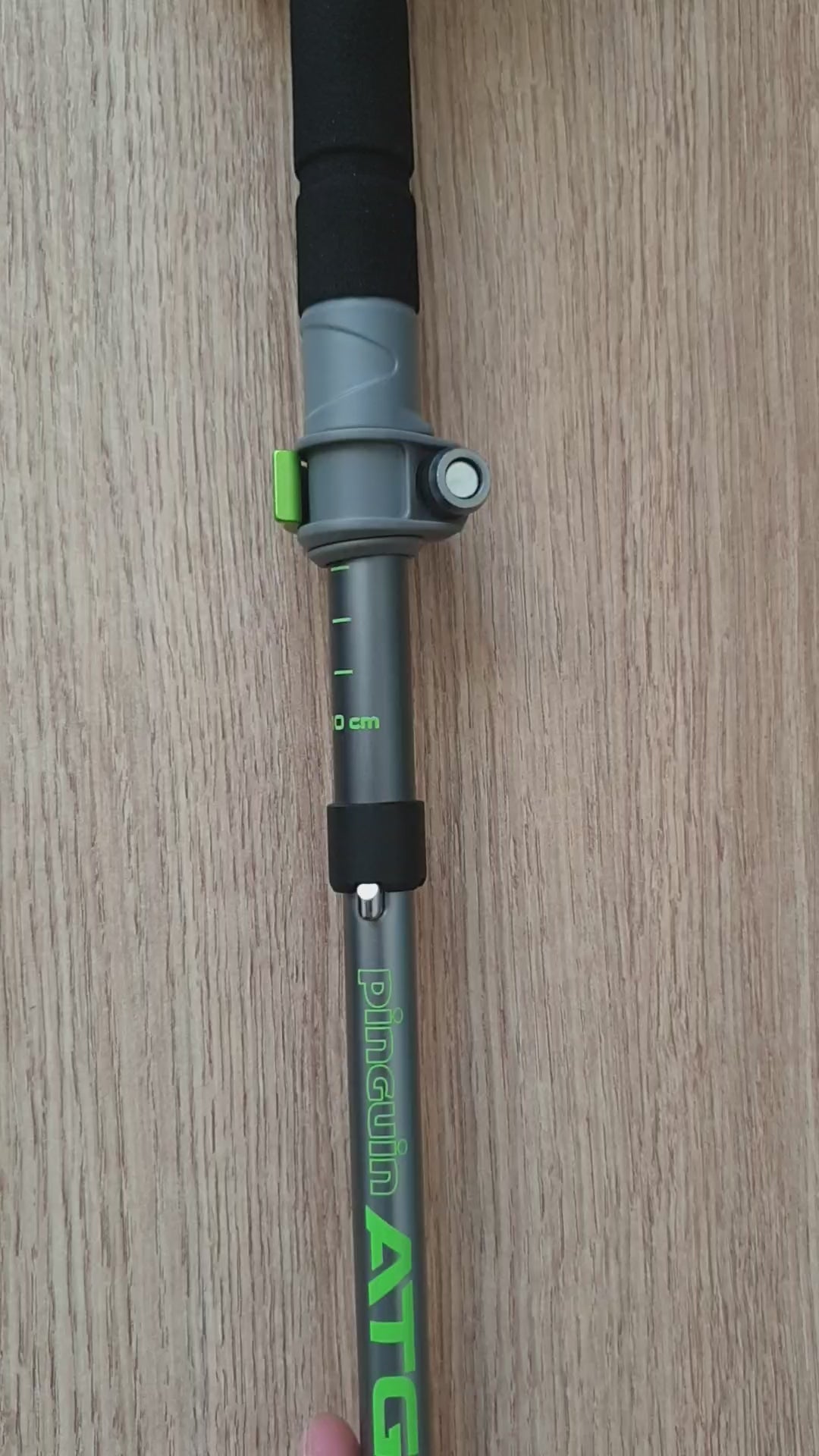 Load video: Pinguin Compact FL — uvoľnenie aretácie