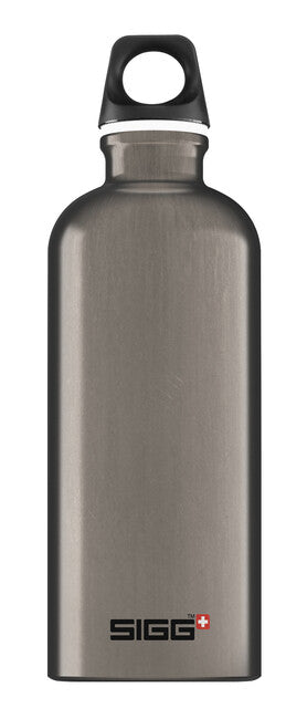 SIGG Traveller Hlíniková fľaša na pitie 0,6 l údená perla