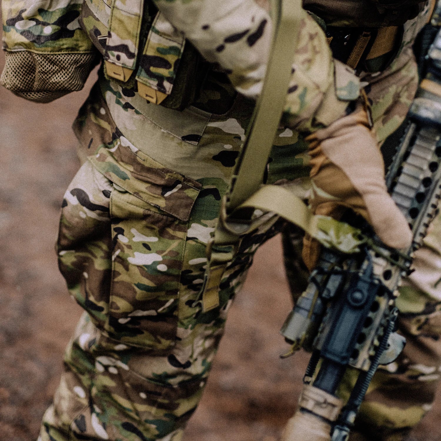Helikon-Tex MBDU® nohavice NYCO RIPSTOP, olivové – v použití 1