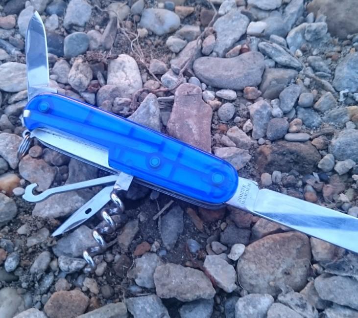Victorinox Huntsman Pocket Knife 91mm, Transparent Blue