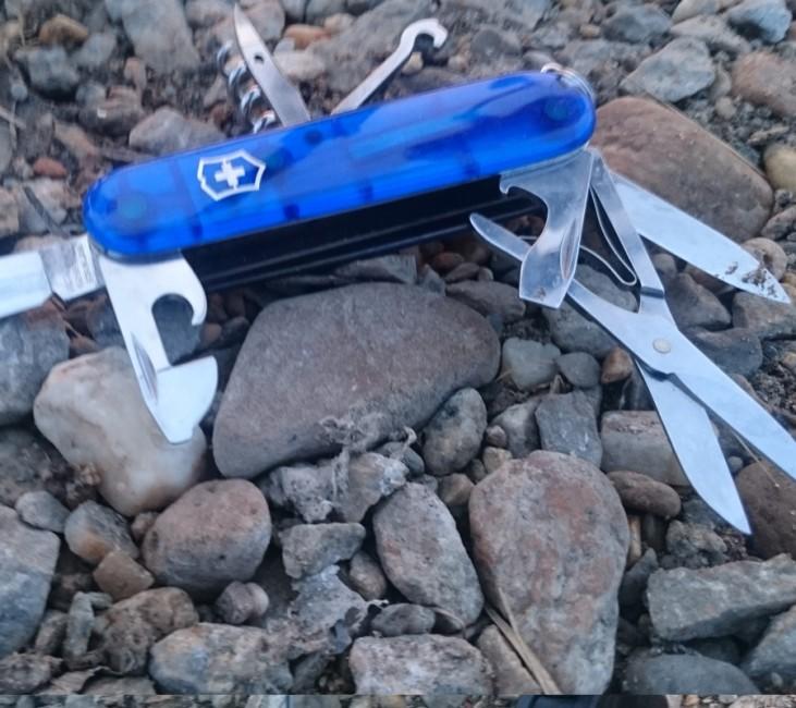 Victorinox Huntsman Pocket Knife 91mm, Transparent Blue