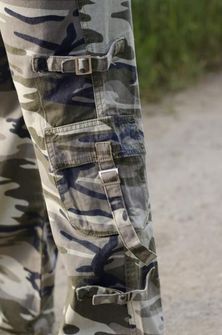 Camouflage thigh pocket on women’s Rufoor custom trousers