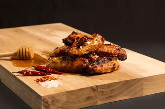 Adventure menu chicken wings on honey and chilli 300g